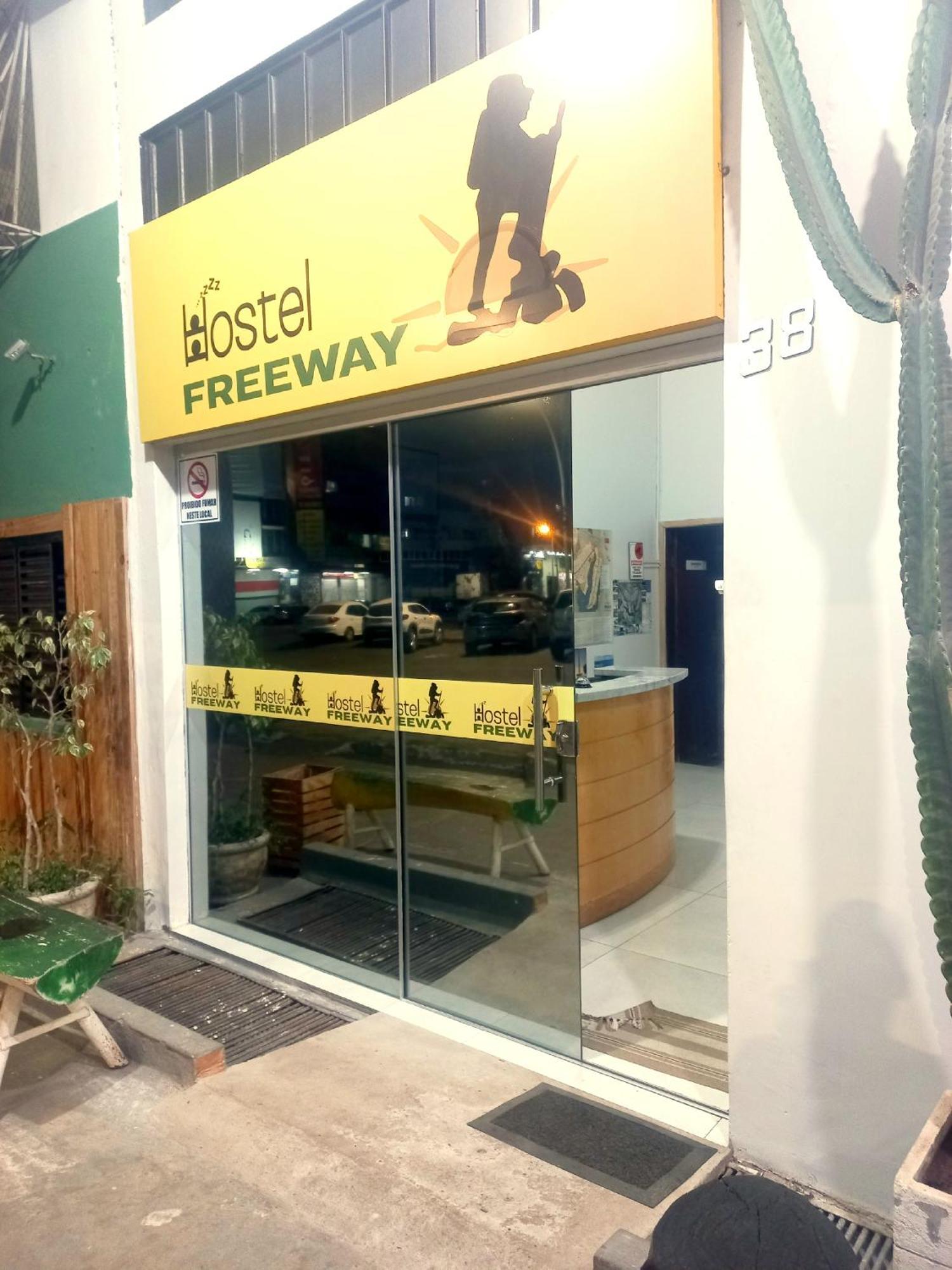 Hostel Freeway บราซิเลีย ภายนอก รูปภาพ